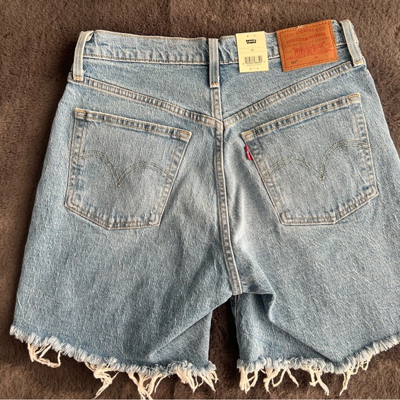 Levi’s Mid Thigh Premium Shorts - Picture 6 of 7